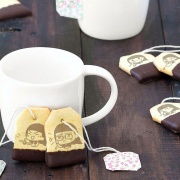 Miss Bubble, Miss Bubble, Tea Bag Chocolate Biscuits (similar to the Little Bear Biscuit Wenqing Style in Childhood) (With a gift box, suitable for sharing with colleagues, friends and family) [designed by Miss Bubble],