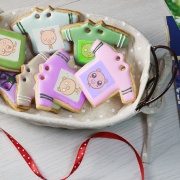 Rice blood bear, Tandora biscuits for salivation (with gift box) (receive salivation to ensure that the child has everything needed for food and clothing) (12 pieces in a box, with red thread & piercing) [designed by 米血熊],