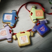 Rice blood bear, Tandora biscuits for salivation (with gift box) (receive salivation to ensure that the child has everything needed for food and clothing) (12 pieces in a box, with red thread & piercing) [designed by 米血熊],