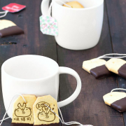 The island of Colapi croquette, the island of Colapi croquette, Happy Valentine's Day, tea bag chocolate biscuits (similar to the little bear biscuits in childhood) (with gift box, suitable for sharing with colleagues, friends and family) [designed by Colapi island of croquette ],