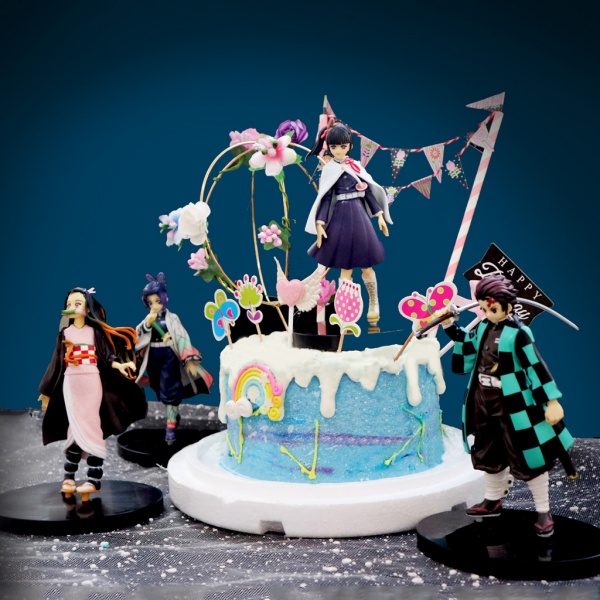 全台唯一可宅配 冰淇淋千層蛋糕 鬼滅之花 選附蝴蝶忍 栗花落香奈乎 竈門炭治郎 竈門禰豆子 附贈花圈 蝴蝶拉旗 彩虹 造型不定期調整 也可不做冰淇淋