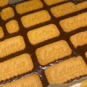 Caramel cookie brownie, Greedy Guts Cat | dessert365 Handmade dessert delivery platform