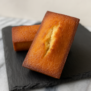 奶香費南雪, 官官甜點製造所